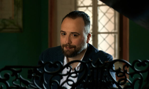 RAPHAEL GUALAZZI live il 28 dicembre a Udine al Teatro Nuovo Giovanni da Udine (con Orchestra)