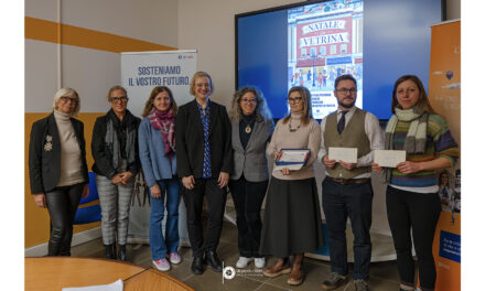 “NATALE IN VETRINA 2025” DI CONFCOMMERCIO, GIURIA E LINK PREMIANO LA PASTICCERIA PIRONA