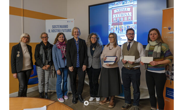 “NATALE IN VETRINA 2025” DI CONFCOMMERCIO, GIURIA E LINK PREMIANO LA PASTICCERIA PIRONA