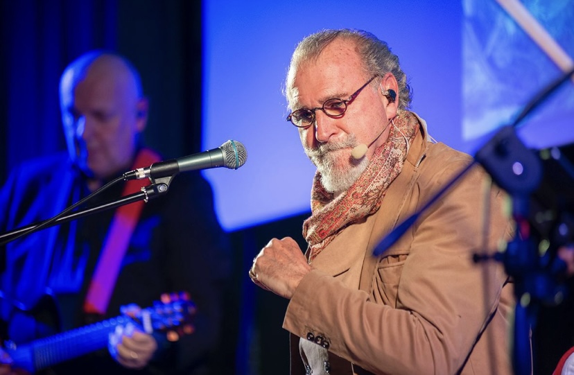 UNA NOTTE D’INVERNO UN VIAGGIATORE… GIUNGE AD ASOLO: UN INVITO A PARTIRE RIMANENDO SEDUTI A TEATRO, LASCIANDOSI TRASPORTARE DA PAROLE, MUSICA E PITTURA