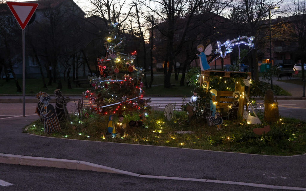 VILLA CARSIA: INAUGURAZIONE E ACCENSIONE DELLE LUCI DEL PRESEPE E DELL’ALBERO DI NATALE
