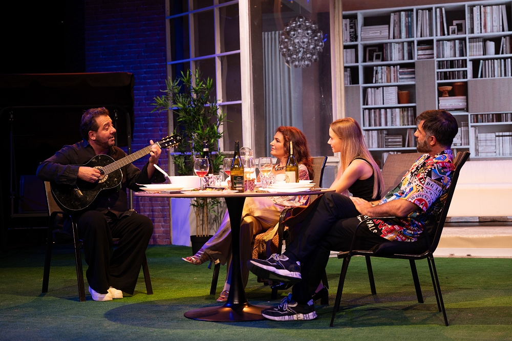 CENA CON SORPRESA IN PRIMA REGIONALE AL NUOVO TEATRO COMUNALE DI GRADISCA D’ISONZO