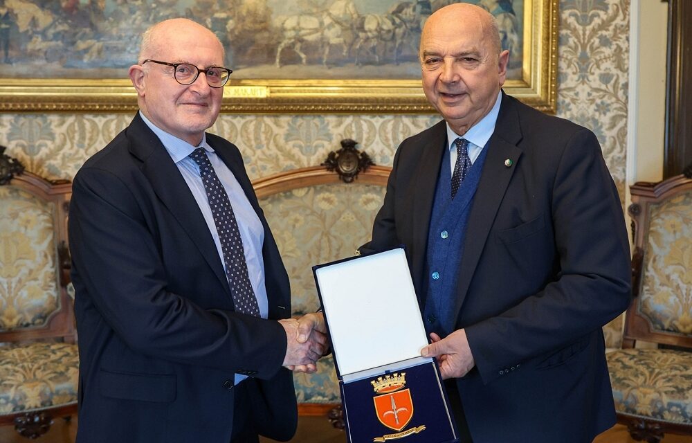 IL SINDACO ROBERTO DIPIAZZA HA RICEVUTO IN MUNICIPIO VINCENZO GENTILE, NUOVO DIRETTORE REGIONALE DEL FRIULI VENEZIA GIULIA DELL’AGENZIA DELLE ENTRATE, INSEDIATOSI RECENTEMENTE