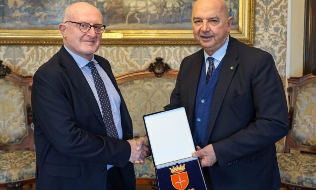 IL SINDACO ROBERTO DIPIAZZA HA RICEVUTO IN MUNICIPIO VINCENZO GENTILE, NUOVO DIRETTORE REGIONALE DEL FRIULI VENEZIA GIULIA DELL’AGENZIA DELLE ENTRATE, INSEDIATOSI RECENTEMENTE