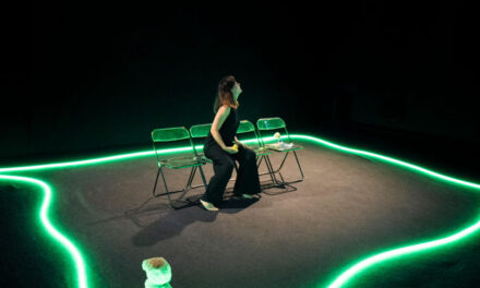 TEATRO LA CONTRADA: IL 9 E 10 GENNAIO 2026 VA IN SCENA “P COME PENELOPE” DI E CON PAOLA FRESA PER LA RASSEGNA “AIFABBRI2” DEDICATA AL TEATRO CONTEMPORANEO