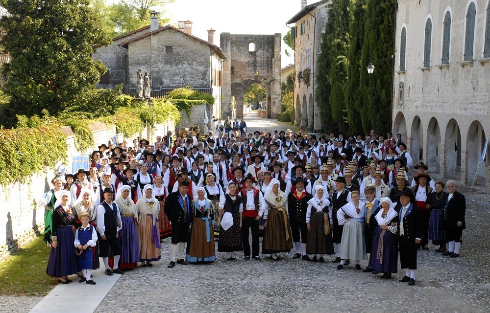 A MAGNANO IN RIVIERA, SABATO 24 GENNAIO, LA CONSEGNA DEL PREMIO “FOLCÔR TAL CÛR”: IL RICONOSCIMENTO REGIONALE E’ SPETTATO A GEMMA MIANI, COLONNA DEL GRUPPO HOLZHOCKAR DI SAPPADA