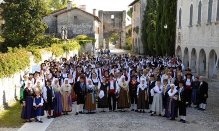 A MAGNANO IN RIVIERA, SABATO 24 GENNAIO, LA CONSEGNA DEL PREMIO “FOLCÔR TAL CÛR”: IL RICONOSCIMENTO REGIONALE E’ SPETTATO A GEMMA MIANI, COLONNA DEL GRUPPO HOLZHOCKAR DI SAPPADA