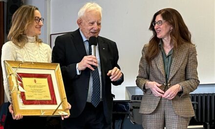 L’ASSESSORE ALLA CULTURA GIORGIO ROSSI PREMIA IL LICEO PETRARCA COME PRESIDIO CULTURALE ATTIVO E DINAMICO