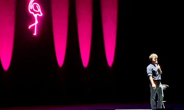 ALLA “SALA DELLE ASSICURAZIONI GENERALI” DEL TEATRO ROSSETTI DI TRIESTE LUCA RAVENNA IN “FLAMINGO” OVVERO GLI APPUNTI DI UN ADULTO IN BILICO