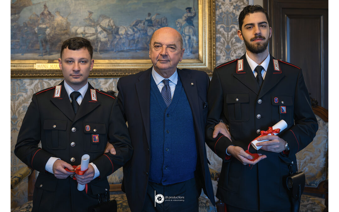 IL SINDACO HA CONFERITO UN PICCOLO RICONOSCIMENTO AI CARABINIERI ANTONIO RE E MICHAEL GRISANTI