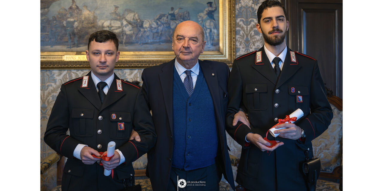 IL SINDACO HA CONFERITO UN PICCOLO RICONOSCIMENTO AI CARABINIERI ANTONIO RE E MICHAEL GRISANTI