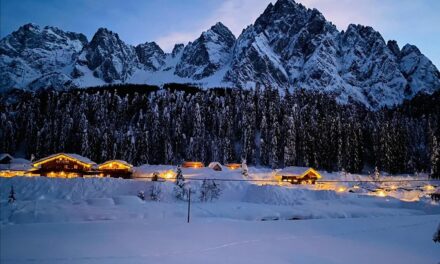San Valentino tra le Dolomiti, una fuga d’amore negli chalet privati di Eirl Dolomites Retreat Sappada