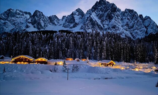 San Valentino tra le Dolomiti, una fuga d’amore negli chalet privati di Eirl Dolomites Retreat Sappada