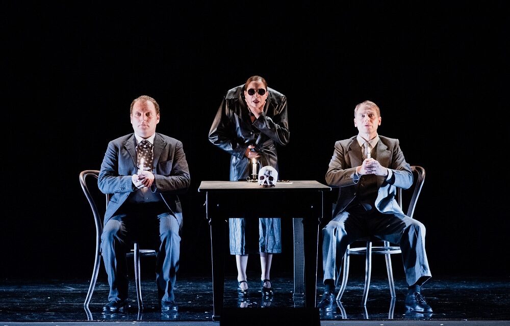 ALLA SALA LUTTAZZI AL MAGAZZINO 26 DEL PORTO VECCHIO – PORTO VIVO, IN OCCASIONE DEL GIORNO DELLA MEMORIA 2026, ANDRÀ IN SCENA LO SPETTACOLO TEATRALE “TANTO VALE DIVERTIRSI”