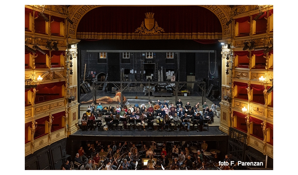 AL TEATRO VERDI DI TRIESTE “AUFSTIEG UND FALL DER STADT MAHAGONNY” PER LA STAGIONE LIRICA E DI BALLETTO 2025-2026