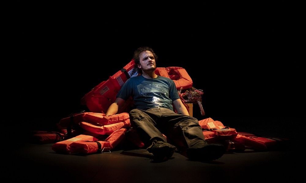 LA COMPAGNIA KEPLER-452 PORTA SUL PALCO DEL TEATRO VERDI DI PORDENONE LO SPETTACOLO “A PLACE OF SAFETY”