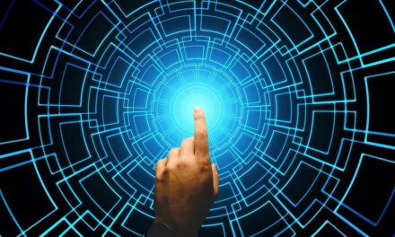 IN EUROPA SOLO 2 IMPRESE SU 10 UTILIZZANO L’IA MA LA CRESCITA È COSTANTE (+6,5%): PER LIBERARNE IL POTENZIALE ARRIVA IN ITALIA LA “AI WEEK 2026” CON 700 ESPERTI GLOBALI