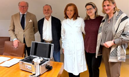 Consegna apparecchiatura medica oculistica acquistata con il contributo da parte delle Fondazioni Benefiche Alberto e Kathleen Casali ETS alla S. C. Distretto Trieste 2