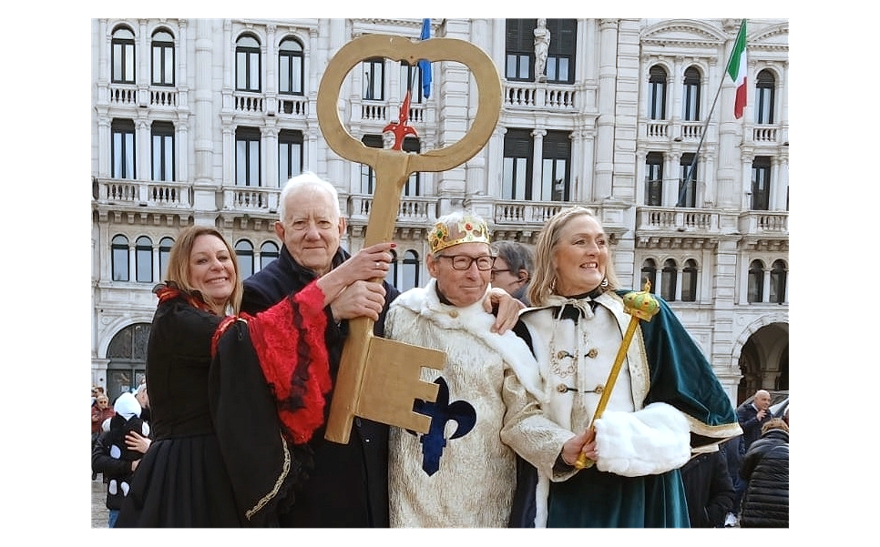 CARNEVALE DI TRIESTE, CONSEGNATE LE CHIAVI DELLA CITTÀ NEL CORSO DI UNA CERIMONIA IN PIAZZA UNITA’ IN CONCOMITANZA CON LA BAVISELA DI CARNEVALE
