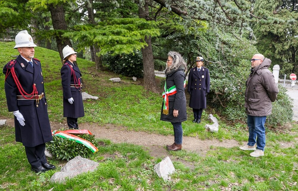 81° ANNIVERSARIO DELLA MORTE DI EUGENIO CURIEL: DEPOSTA UNA CORONA D’ALLORO SUL CIPPO CHE LO RICORDA