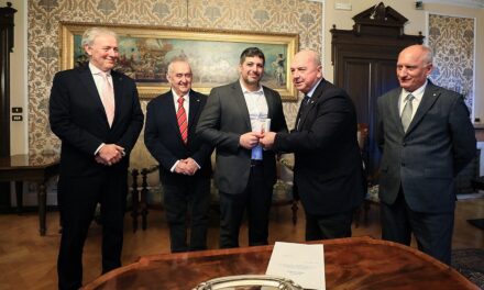 IL SINDACO DIPIAZZA HA PREMIATO GLI ORGANIZZATORI DEL PROGETTO “TRIESTE IN META”