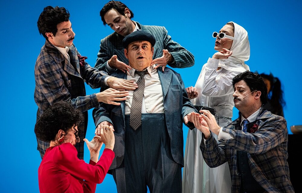 “Fantozzi. Una tragedia”: Gianni Fantoni, nel personaggio creato da Paolo Villaggio, arriva al Teatro Stabile del Friuli Venezia Giulia