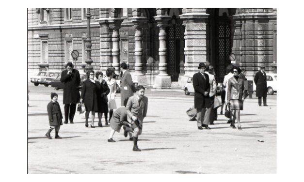 “LA FOTOTECA IN PIAZZA. SCATTI DI STORIA E STORIE”: SABATO 21 FEBBRAIO VISITA GUIDATA IN & OUT ALLA MOSTRA