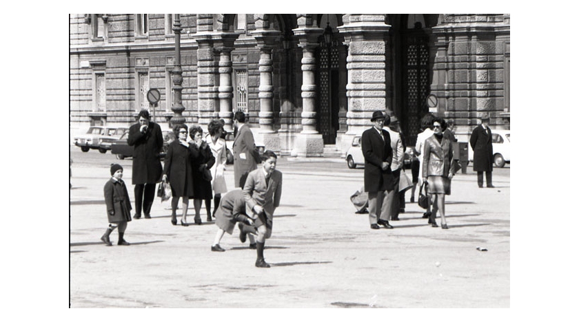 “LA FOTOTECA IN PIAZZA. SCATTI DI STORIA E STORIE”: SABATO 21 FEBBRAIO VISITA GUIDATA IN & OUT ALLA MOSTRA