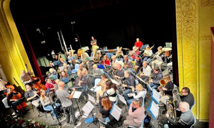 Approda a Gorizia lo spettacolo “La musica è luce”, progetto musical-teatrale che prevede otto concerti sinestetici in sette località regionali fino ad aprile 2026