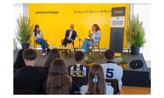 PORDENONELEGGE, IERI AL VIA LA NUOVA EDIZIONE IL PICCOLO DIZIONARIO (IMMAGINARIO) DELLE RAGAZZE E DEI RAGAZZI