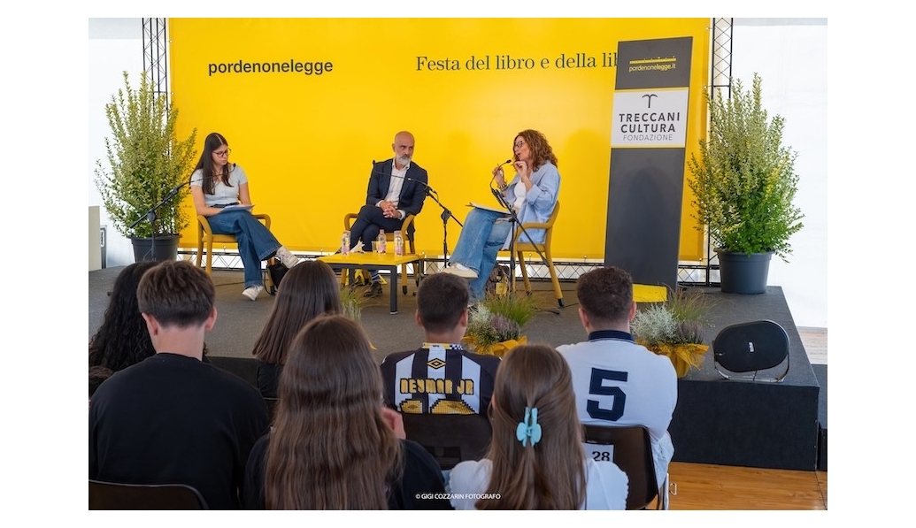 PORDENONELEGGE, IERI AL VIA LA NUOVA EDIZIONE IL PICCOLO DIZIONARIO (IMMAGINARIO) DELLE RAGAZZE E DEI RAGAZZI