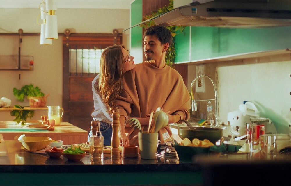 San Valentino, la Gen Z dice addio alle app d’incontri? Oggi l’anima gemella si trova in cucina