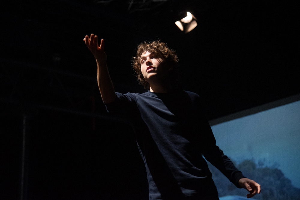 LA TRAIETTORIA CALANTE di e con PIETRO GIANNINI alla SALA BARTOLI del Teatro Rossetti