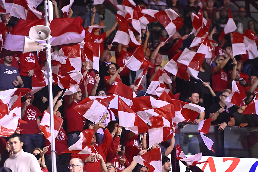 Il derby è biancorosso: la Pallacanestro Trieste supera Treviso 84–76
