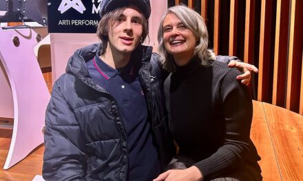 La “ragazza sull’albero” Julia Butterfly Hill riconosce l’attivista friulano Aran Cosentino