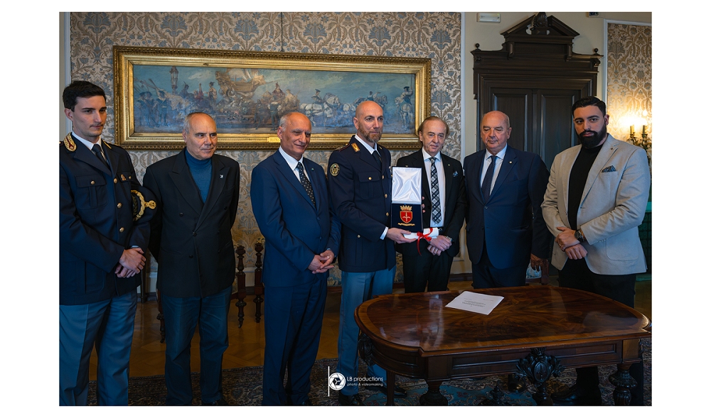 IL SINDACO DIPIAZZA HA CONFERITO UN RICONOSCIMENTO AL SOVRINTENDENTE DELLA POLIZIA DI STATO GIANLUCA BUFARDECI
