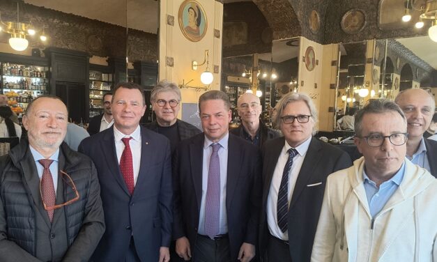 PORTO DI TRIESTE: AL CAFFE’ SAN MARCO CONSALVO FA IL PUNTO SU PNRR, FERROVIA E SFIDE GLOBALI