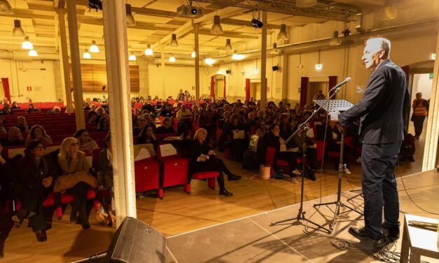 NELLA SALA LUTTAZZI DI PORTO VECCHIO-PORTO VIVO SI È SVOLTO IL CONVEGNO “GIOVANI: 17 È PARI – LEGAMI AUTENTICI E ISOLAMENTO SOCIALE”