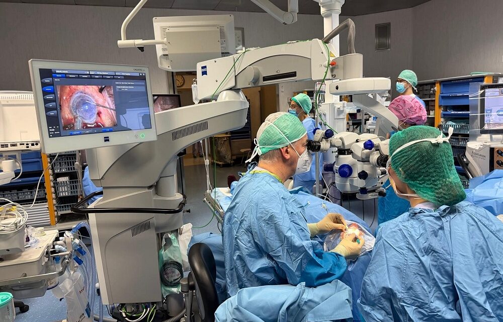 Trieste, alla Clinica Oculistica i primi impianti di cornea artificiale: una nuova frontiera per la vista