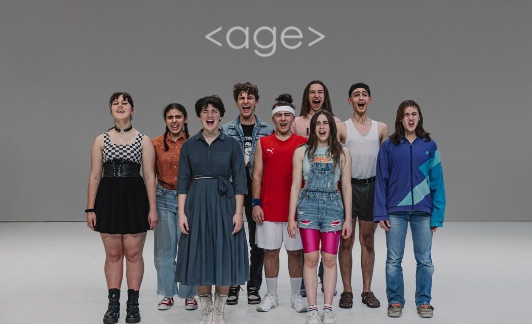 Nove adolescenti. Un palco-ring. Un esperimento dal vivo. <age> di CollettivO CineticO a Udine | Teatro Contatto</age>