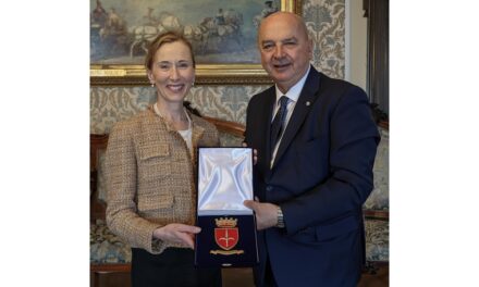 IL SINDACO HA RICEVUTO L’AMBASCIATRICE D’IRLANDA IN ITALIA, S. E. ELIZABETH MCCULLOUGH