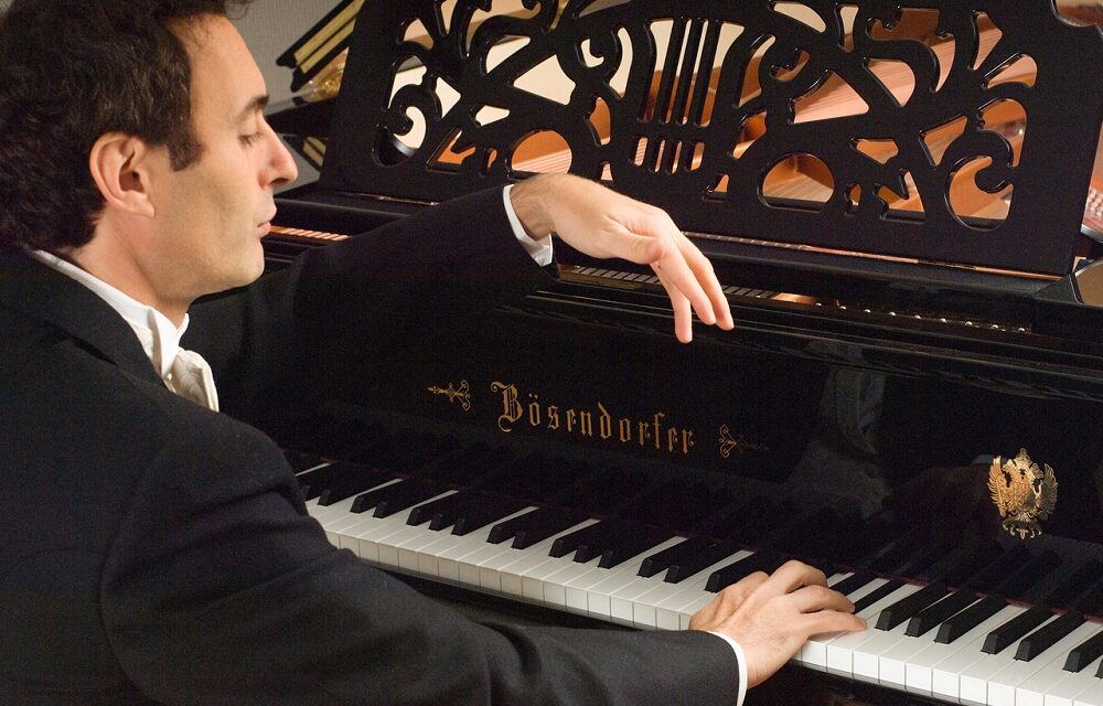 EnoArmonie: il pianista Gianluca Luisi sabato a Cormons con i vini del Conero