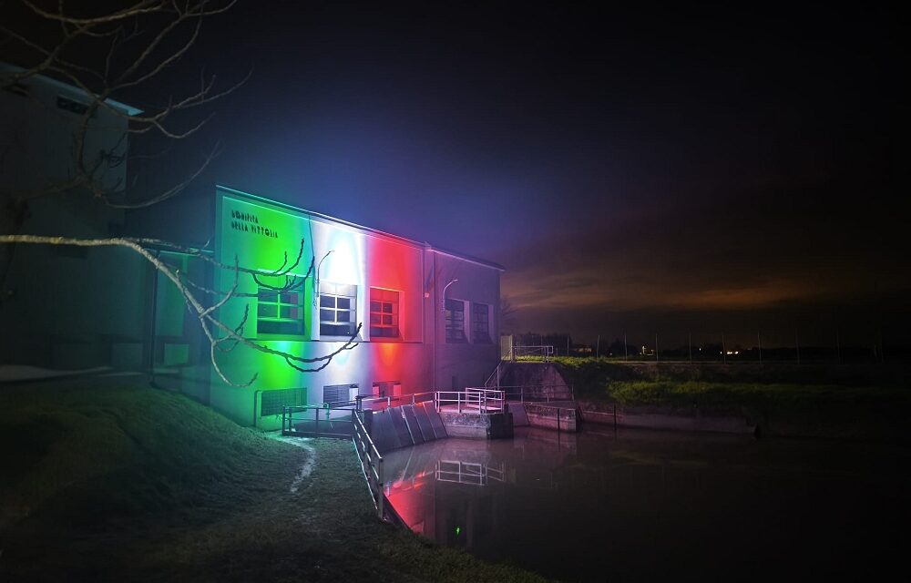 FOSSALON di Grado: l’idrovora VITTORIA illuminata con il tricolore