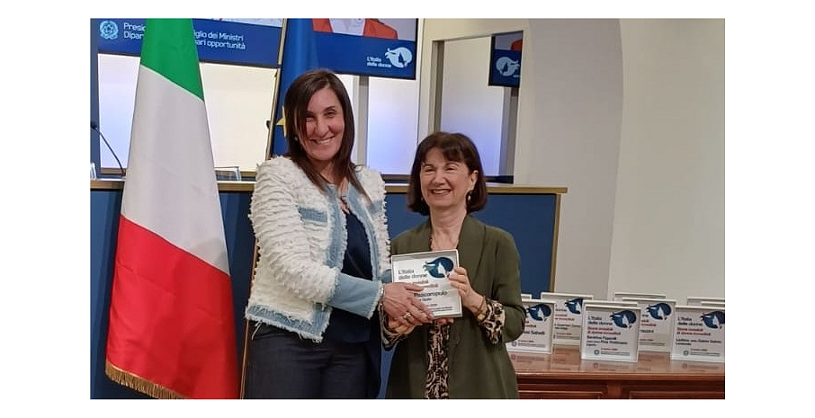 “L’ITALIA DELLE DONNE 2025”: PREMIATO IL COMUNE DI TRIESTE CON LA BIOGRAFIA DELLA PITTRICE E PROMOTRICE CULTURALE ALICE PSACAROPULO