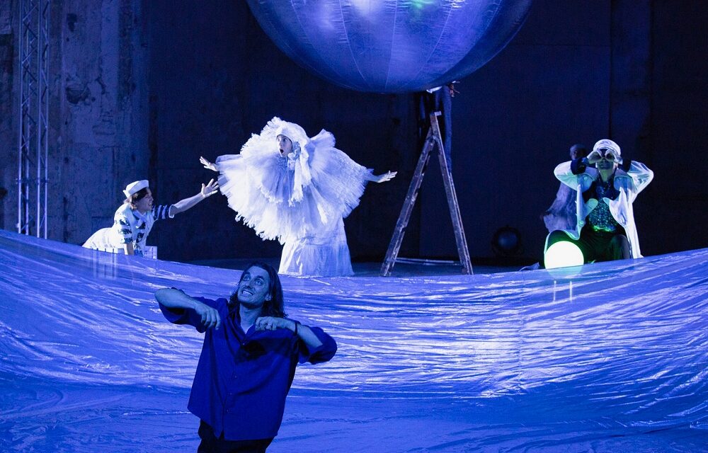 Va in scena al Teatro Stabile del Friuli Venezia Giulia LA COSMICOMICA VITA DI Q diretto e interpretato da LUCA MARINELLI