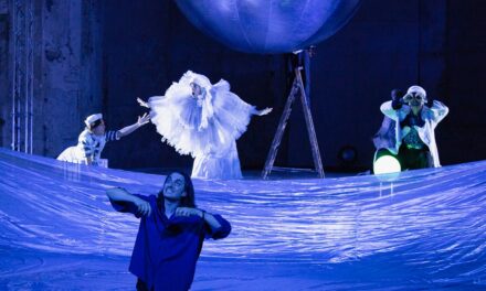 Va in scena al Teatro Stabile del Friuli Venezia Giulia LA COSMICOMICA VITA DI Q diretto e interpretato da LUCA MARINELLI