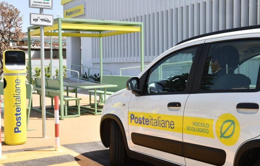 POSTE ITALIANE PER LA MOBILITÀ SOSTENIBILE: OLTRE 2.600 LE COLONNINE DI RICARICA GIÀ INSTALLATE NEI PICCOLI CENTRI