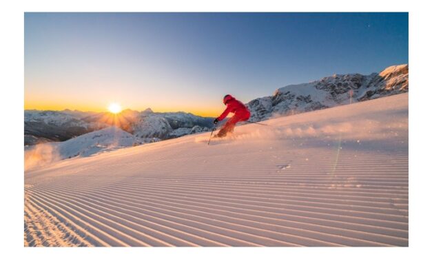 Ancora neve perfetta a Pramollo, la stagione dello sci continua fino al 12 aprile mentre le presenze negli hotel crescono di quasi il 3% rispetto all’inverno 2024/25