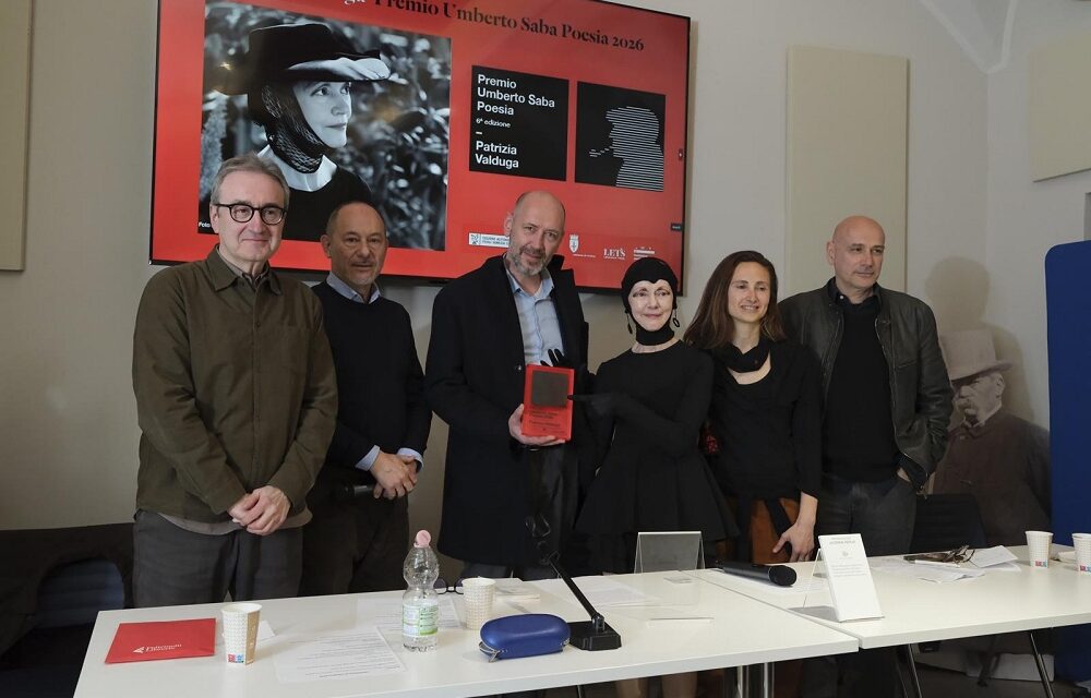 PREMIO SABA POESIA 2026: FESTEGGIATA A TRIESTE LA VINCITRICE PATRIZIA VALDUGA