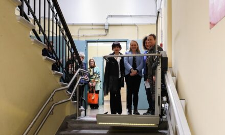 SCUOLA PRIMARIA “EMO TARABOCHIA”, INSTALLATO UN NUOVO SERVOSCALA PER L’ABBATTIMENTO DELLE BARRIERE ARCHITETTONICHE